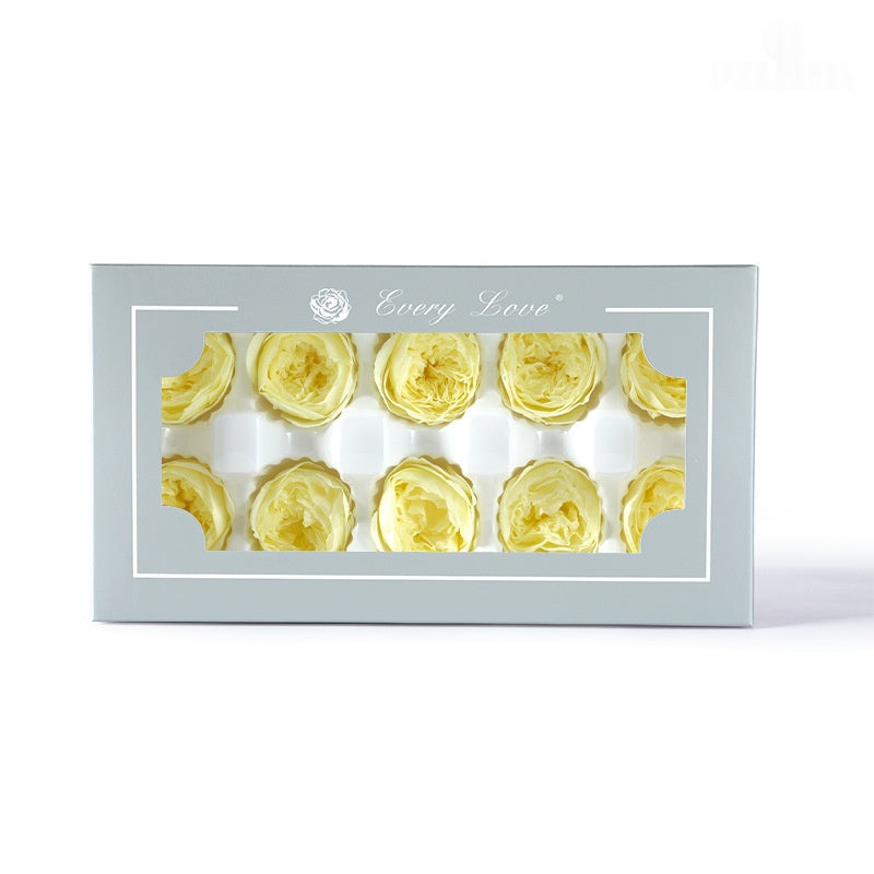 The Preserved Rose Bouquet Has Been Sealed With Resin