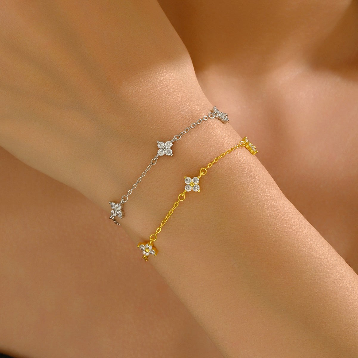 Hot Selling Cross-border European American Women Bracelet, Geometric Four-Leaf Clover Bangle Inlaid Cubic Zirconia, Premium Texture Versatile Wrist Jewelry For Ladies