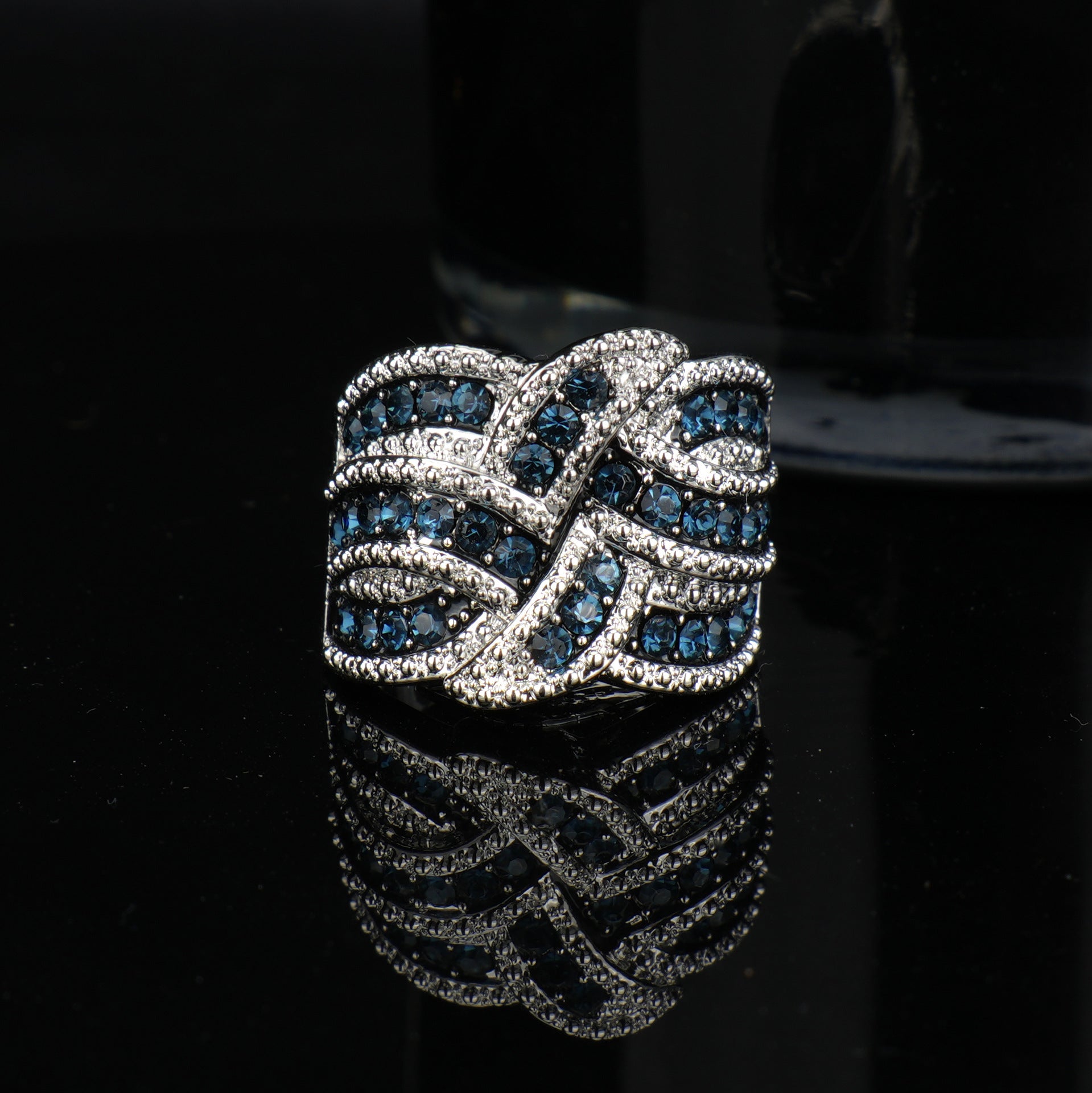 European Retro Platinum Plated Copper Full Inlaid Blue Zircon Ring, Heavy Craft Braided Hollow Out Band, Hot Selling Banquet Hand Jewelry