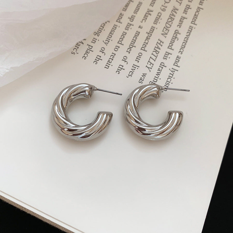 Minimalist Light Luxury Silver Circle Ear Studs Cold Wind Versatile Daily Earrings