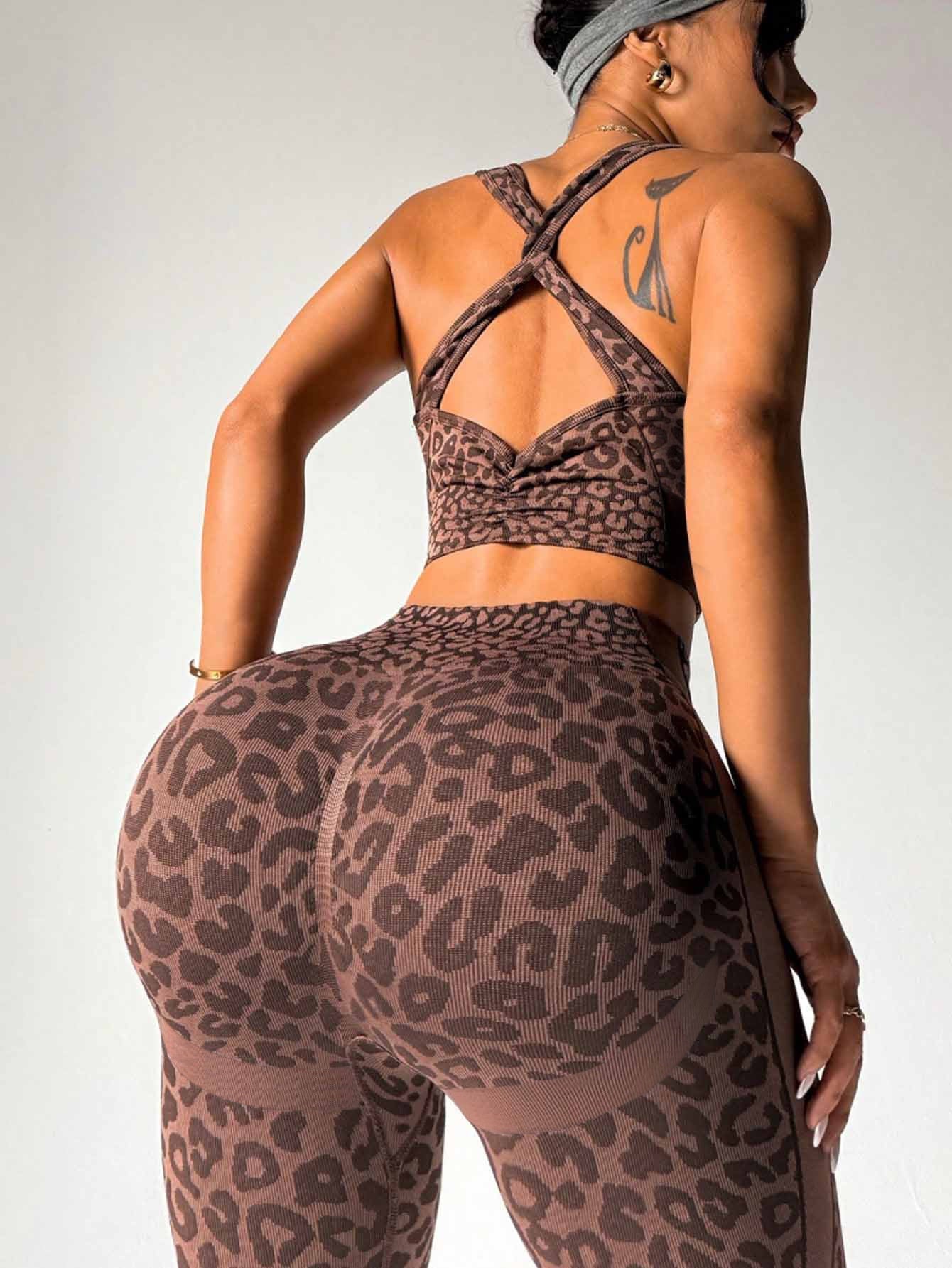 Leopard-Print Seamless Yoga Bra And Peach-Butt Leggings Set