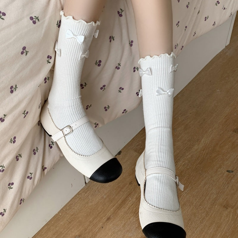 Coquette Scallop Trim Crew Socks, White Ribbed Knit Socks With Mini Bows, Cute Balletcore Socks For Mary Jane Shoes & Preppy Style