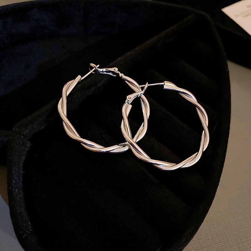 Niche Design Silver Circular Stud Earrings Light Luxury Cold Wind Versatile Earrings