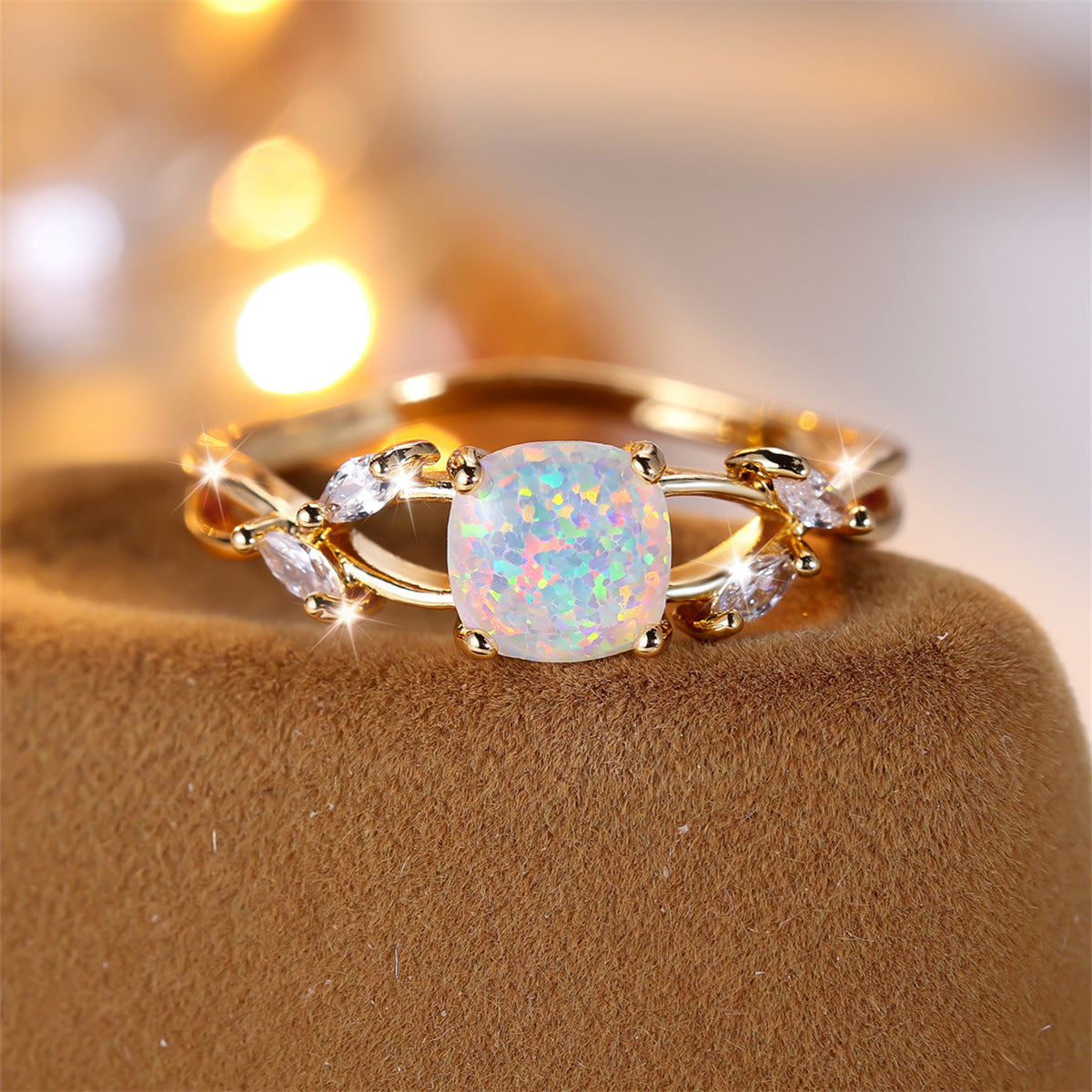 A Minimalist Niche Ring That Exudes Light Luxury And Elegance