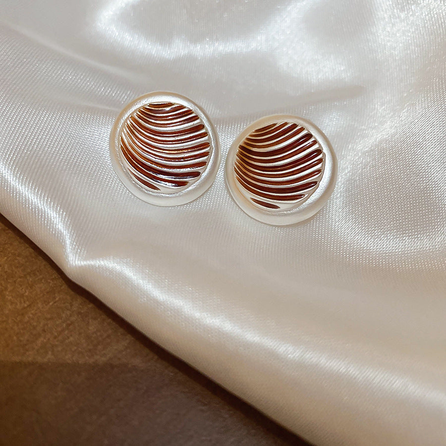 Minimalist Light Luxury Silver Circle Ear Studs Cold Wind Versatile Daily Earrings