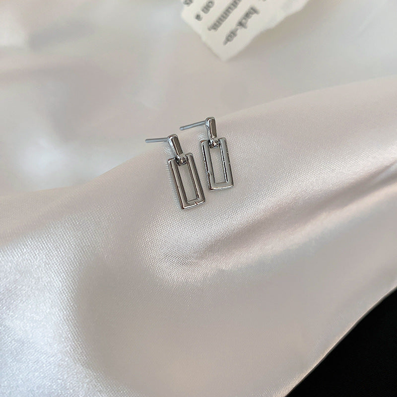 Niche Designer Silver Circle Earrings Luxury Minimalist Versatile Studs For Ladies
