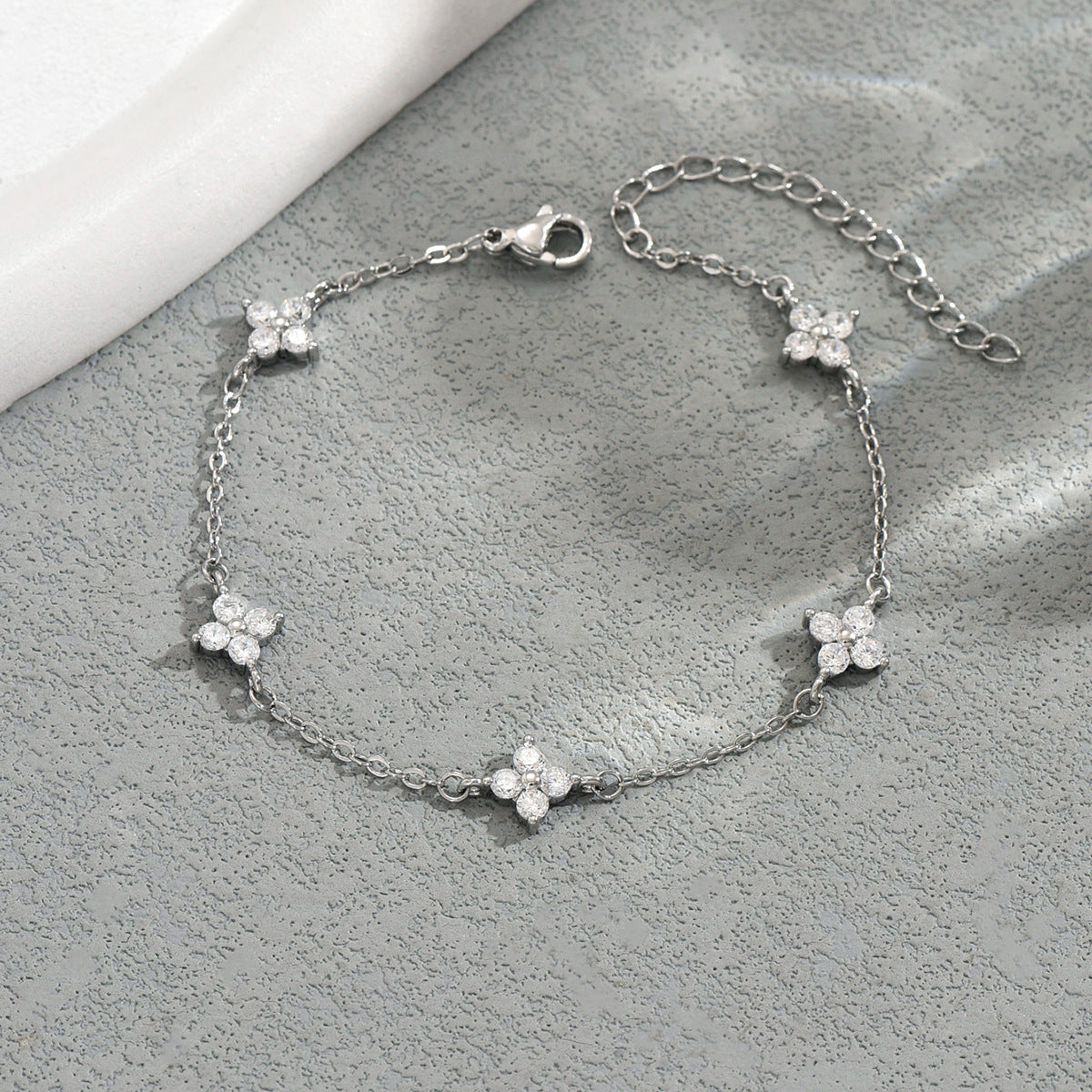Hot Selling Cross-border European American Women Bracelet, Geometric Four-Leaf Clover Bangle Inlaid Cubic Zirconia, Premium Texture Versatile Wrist Jewelry For Ladies