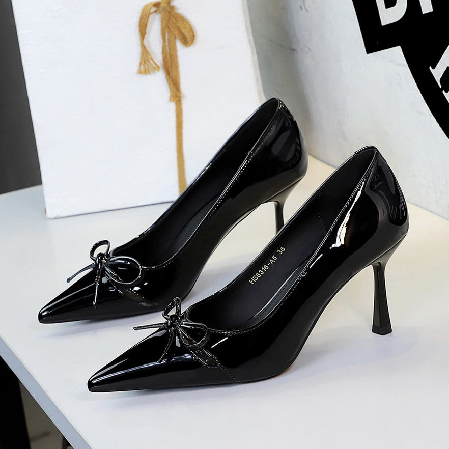Womens Stiletto Pumps With A Pointed Toe And Bow Detail